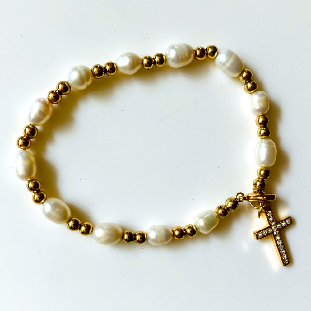 LA CN pearl gold tone bead rhinestone cross charm bracelet